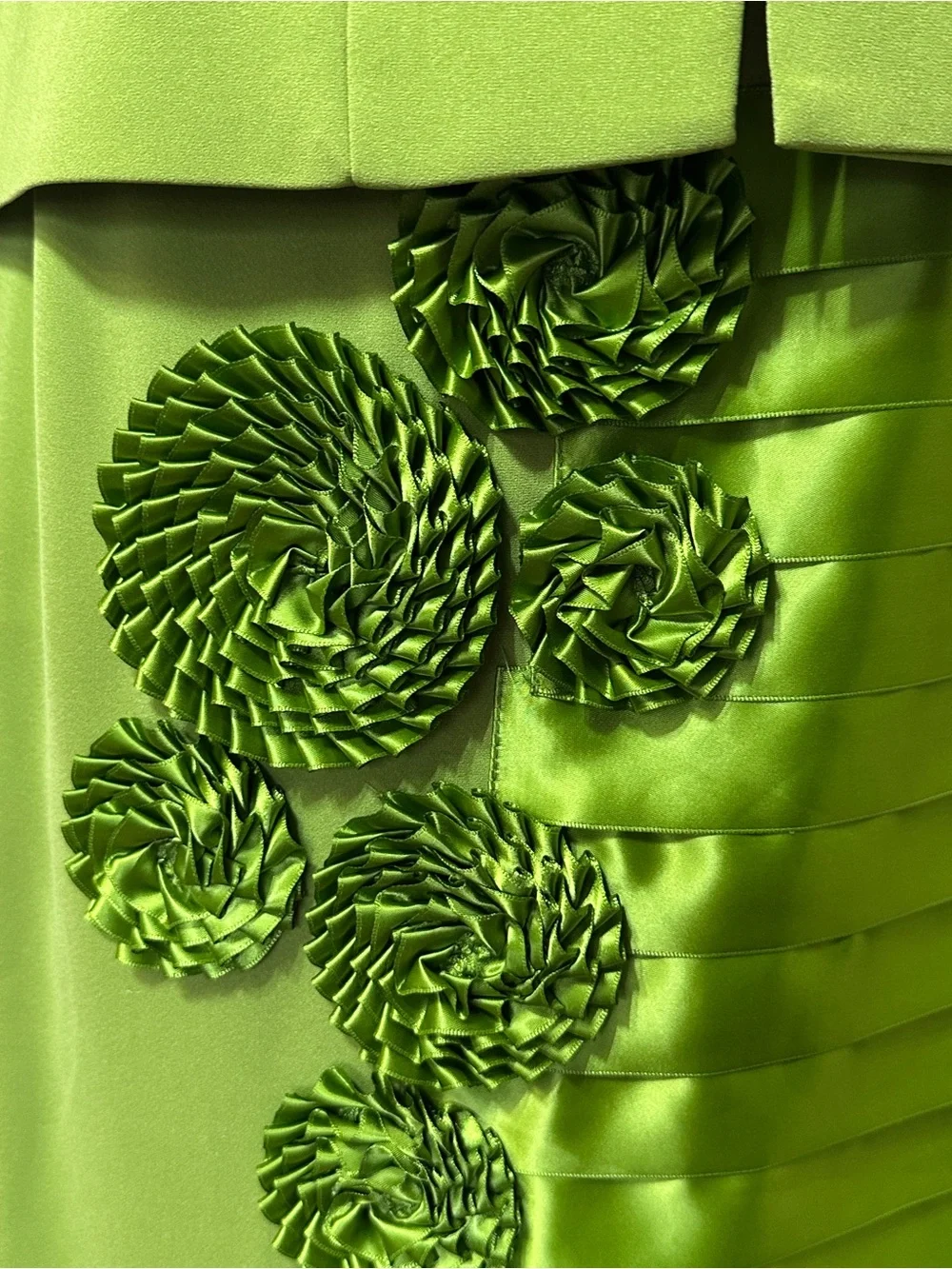 BMJ Studio Green 3-Piece Skirt Suit Set Rhinestone Clasp Size 8